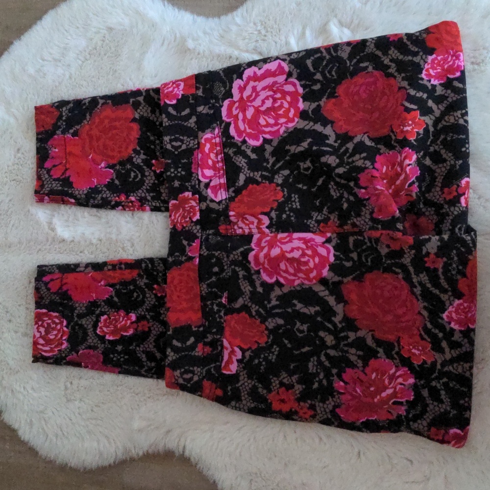 Venus lace rose pull on pant - Picture 2 of 4